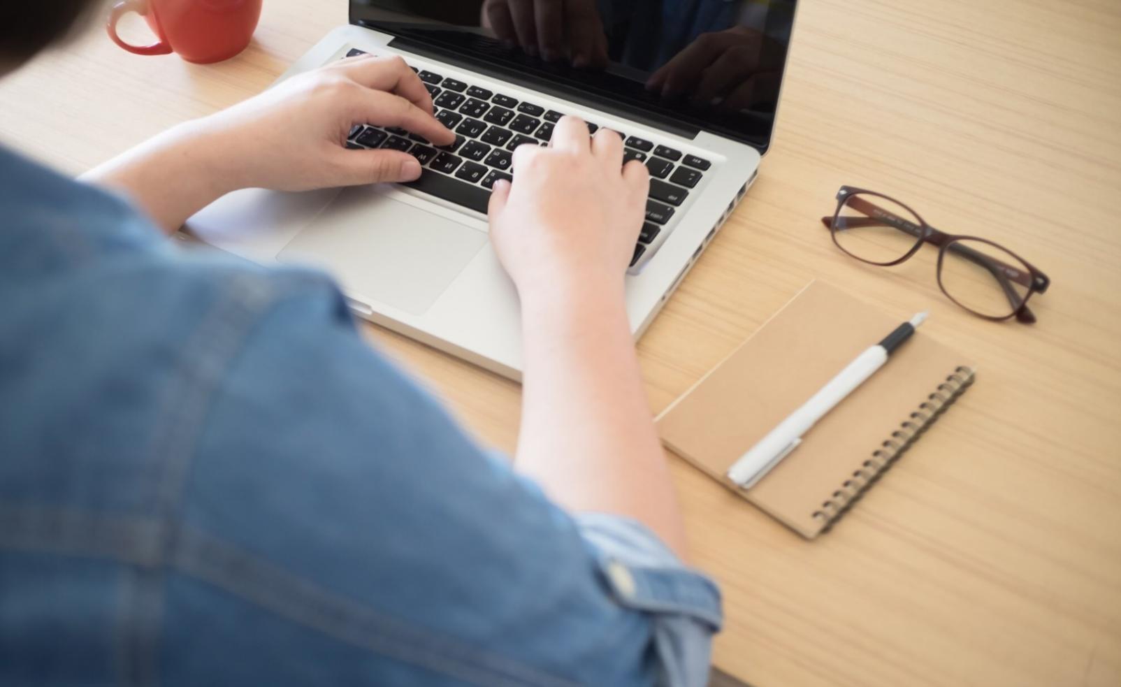 Metode pembelajaran interaktif untuk trading saham